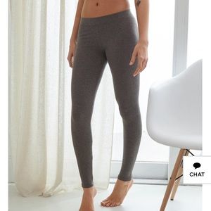 Aerie Chill Leggings • Gray • Small Short